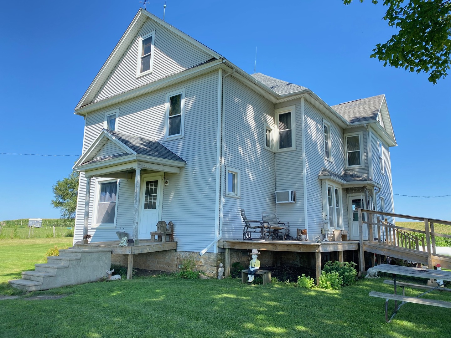 752 Lievan Road Dixon, IL 61021 - Photo 1 of 35