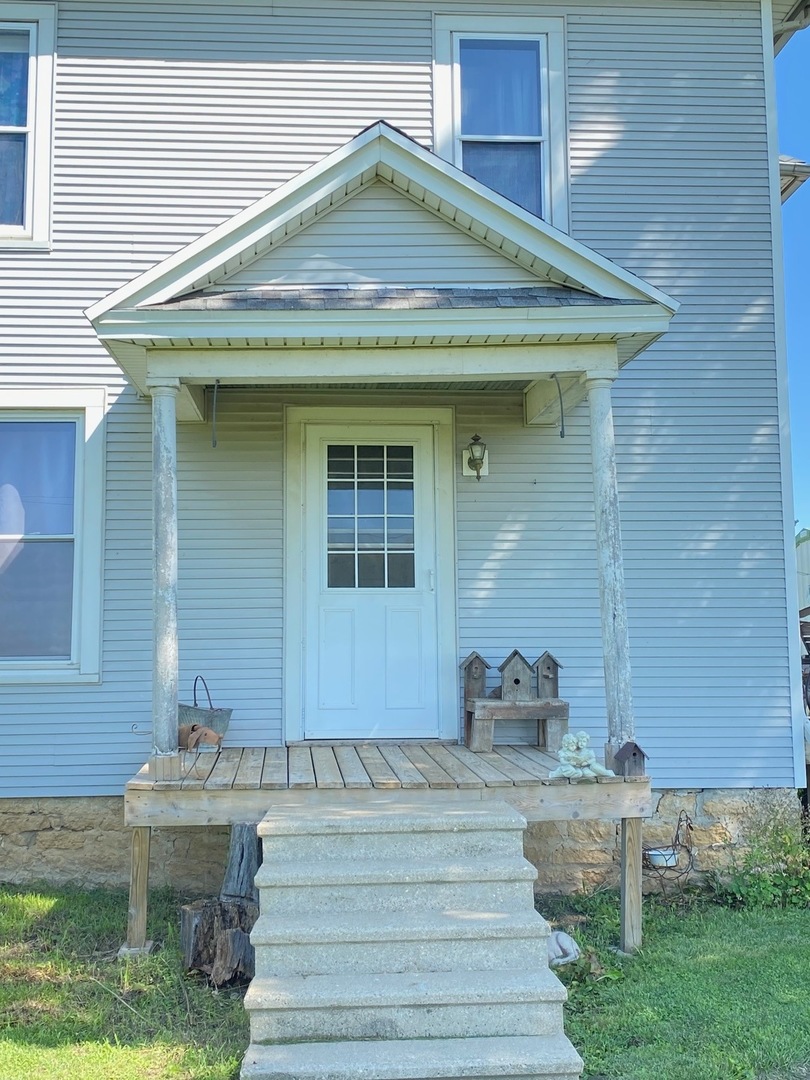 752 Lievan Road Dixon, IL 61021 - Photo 2 of 35