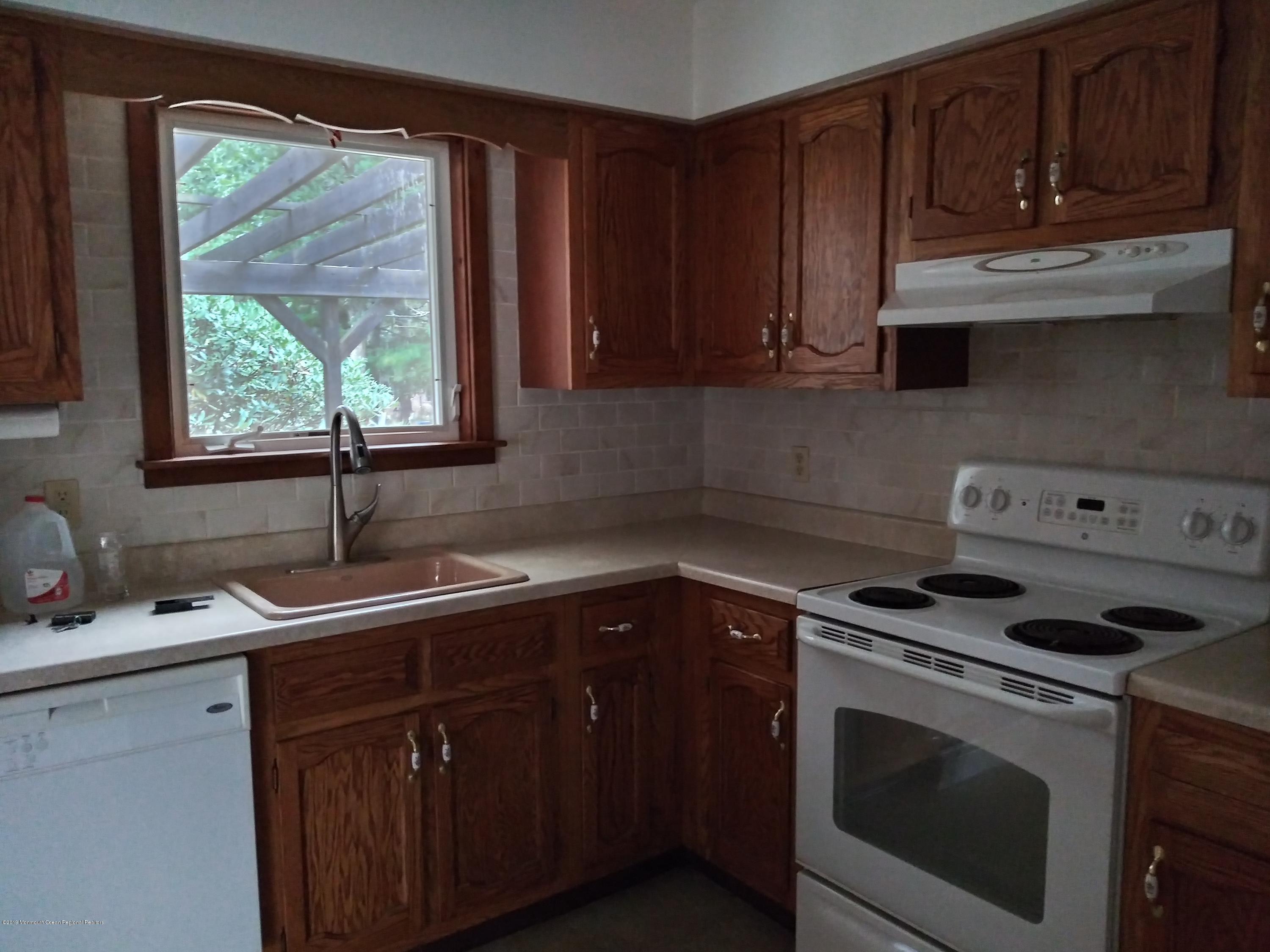 61 A Sunset Road, Unit 60 Whiting, NJ 08759 - Photo 7 of 12 20191008_110557_HDR