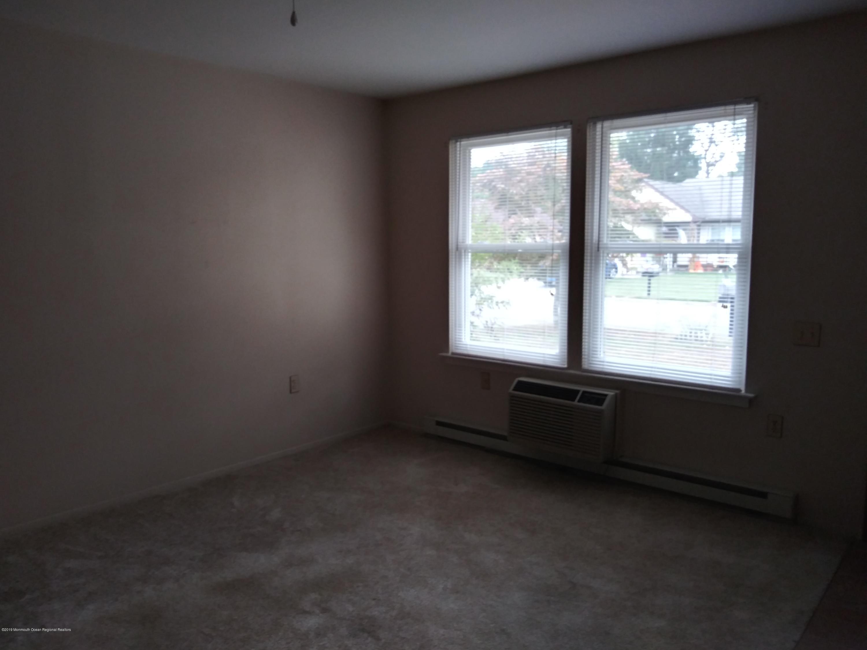 61 A Sunset Road, Unit 60 Whiting, NJ 08759 - Photo 9 of 12 20191008_110427_HDR