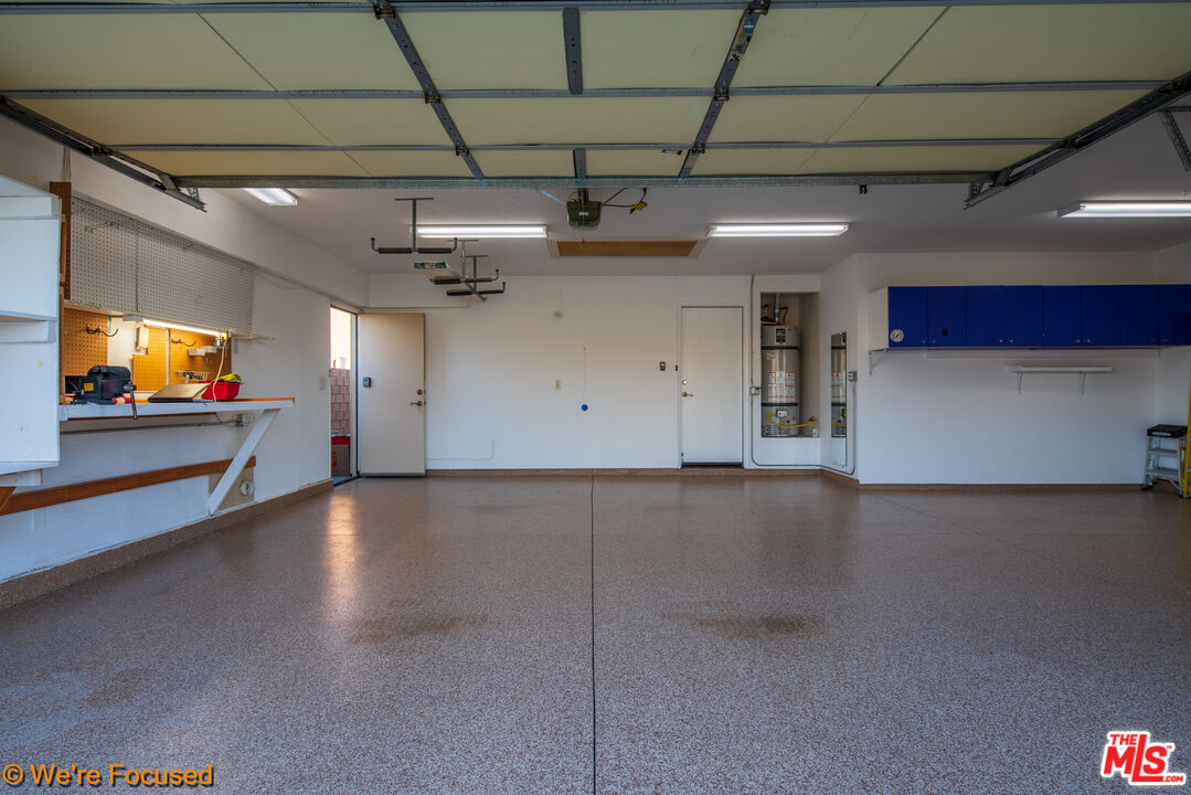 81129 La Reina Circle Indio, CA 92201 - Photo 35 of 46 a view of a livingroom with a flat screen tv