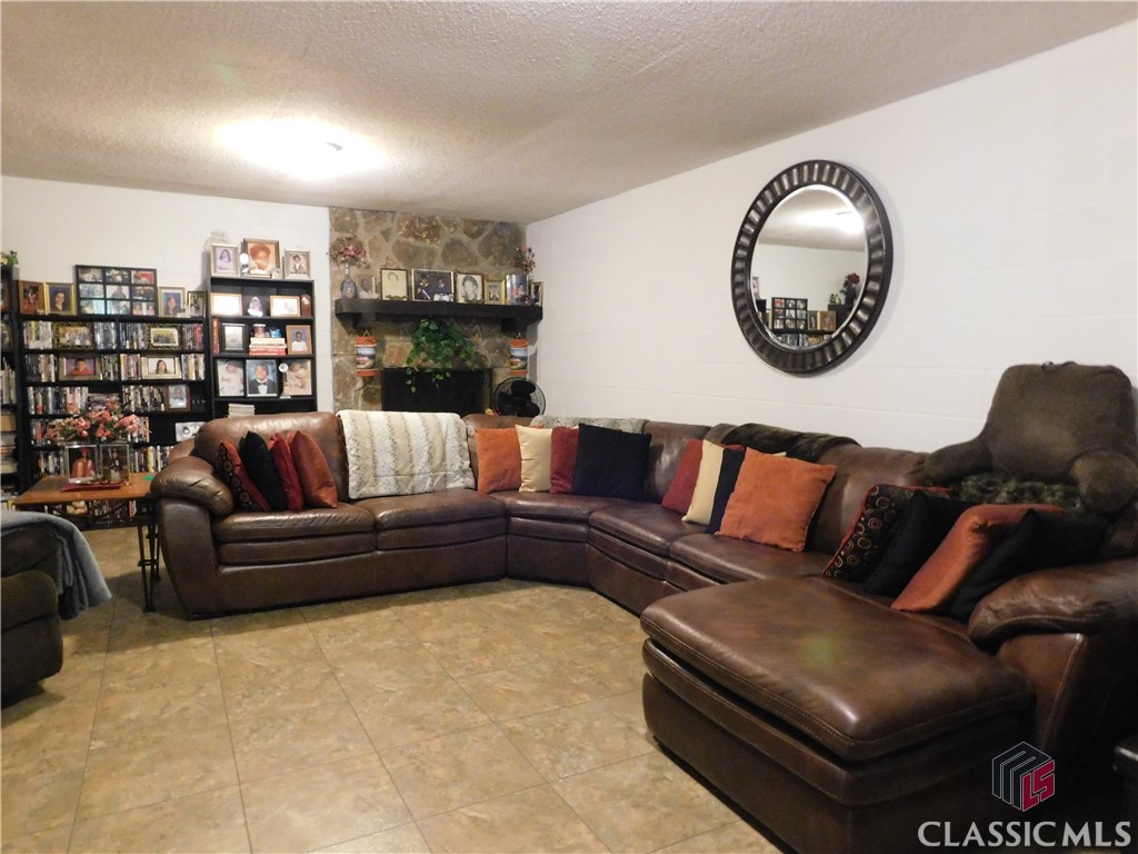 2340 Athens Road Royston, GA 30662 - Photo 5 of 33