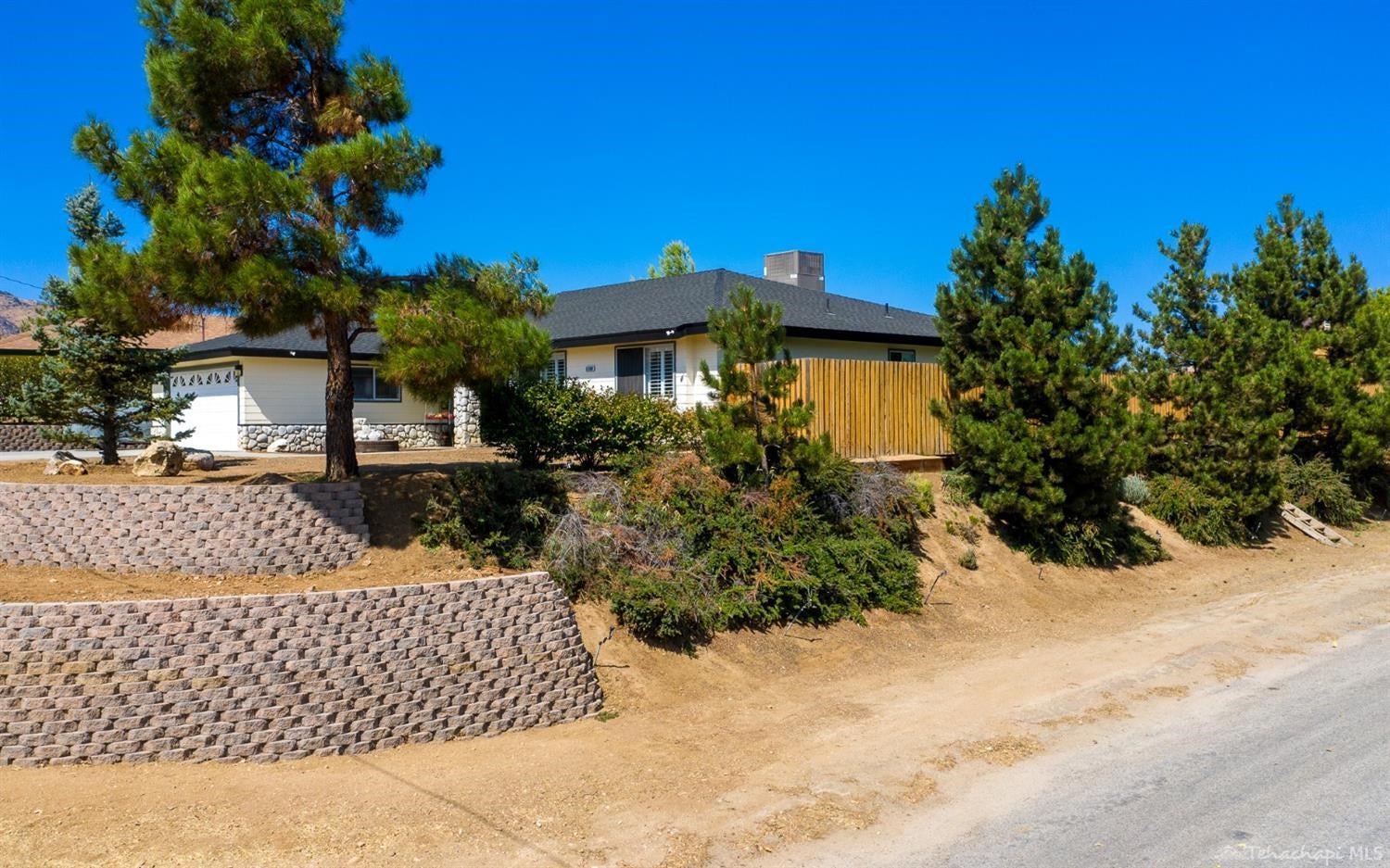 21900 Mid Way Tehachapi, CA 93561 - Photo 2 of 39 Gallery Image 2