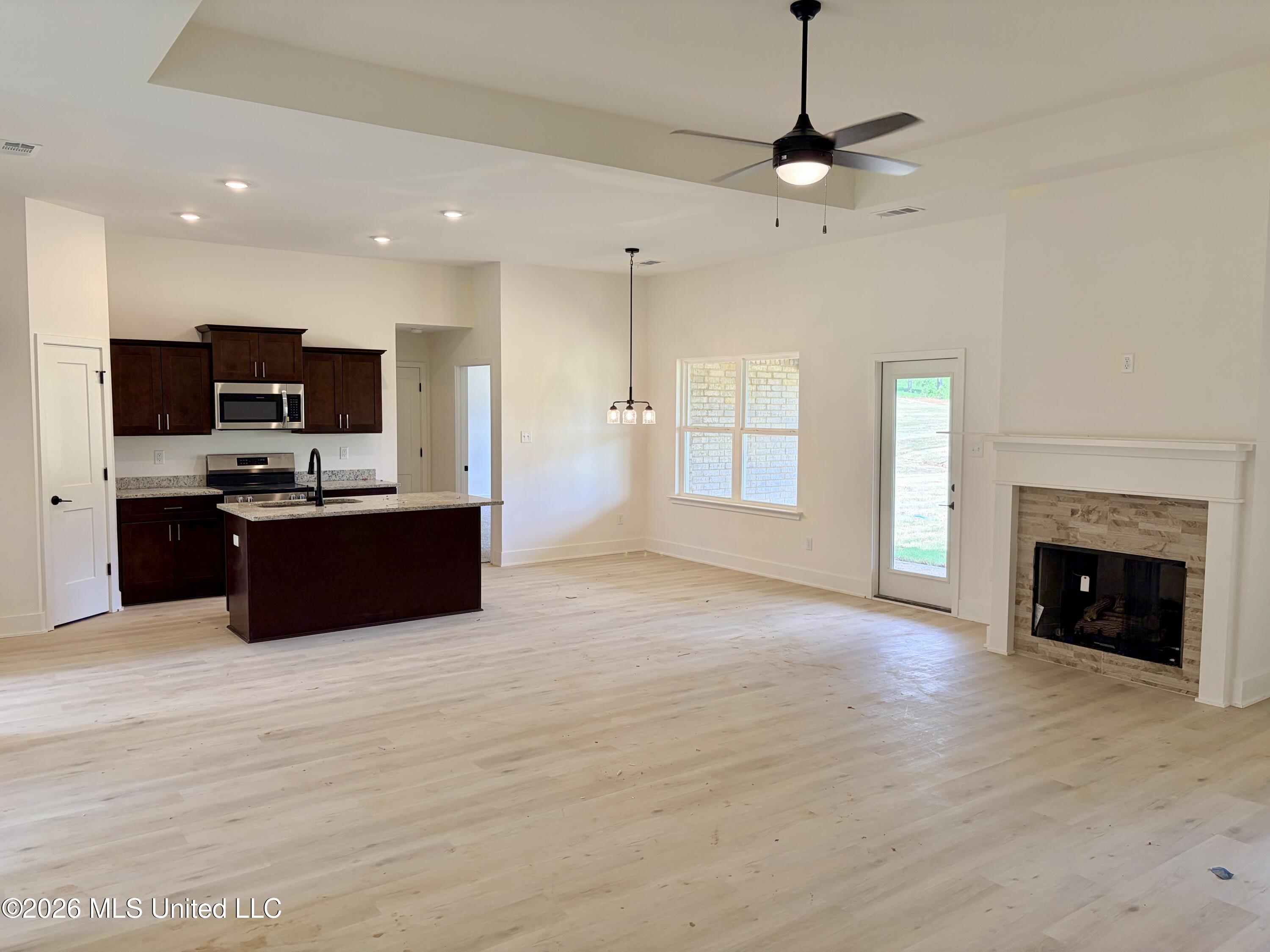 70 Farley Road Byhalia, MS 38611 - Photo 2 of 12 IMG_0299