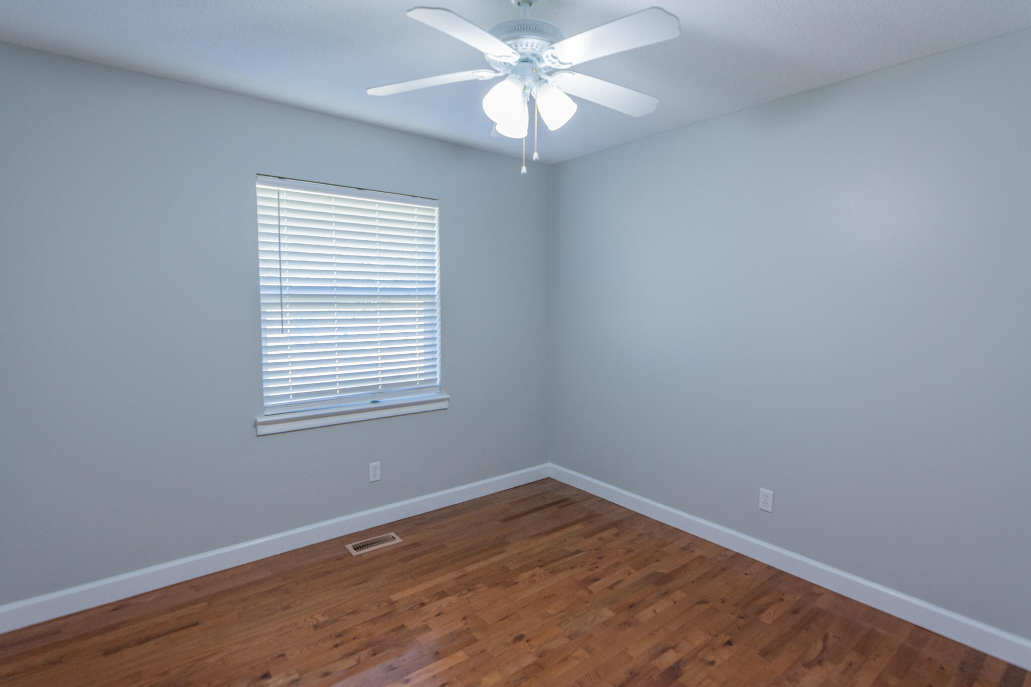 718 Lullwater Road Red Bank, TN 37405 - Photo 15 of 32 718LullwaterDr-22
