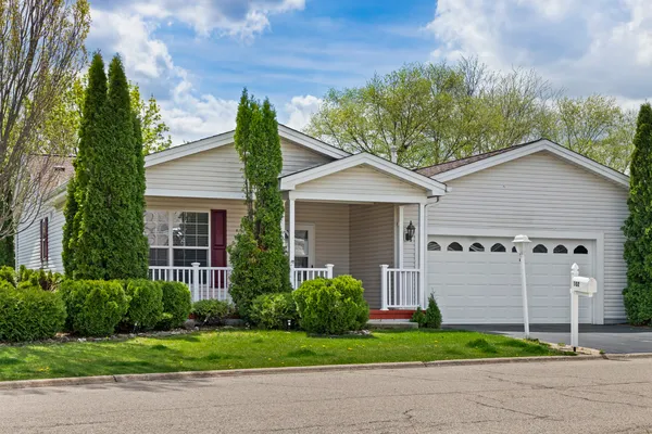 $281,500 | 102 Hitching Post Lane, Grayslake, IL 60030