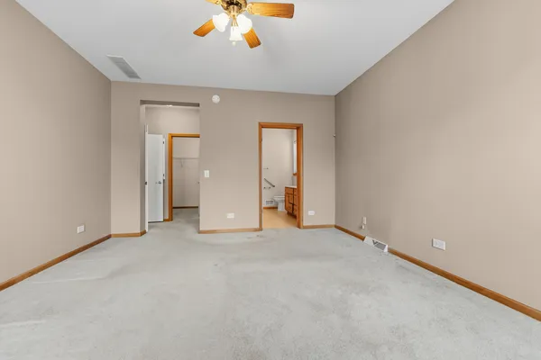 $281,500 | 102 Hitching Post Lane, Grayslake, IL 60030