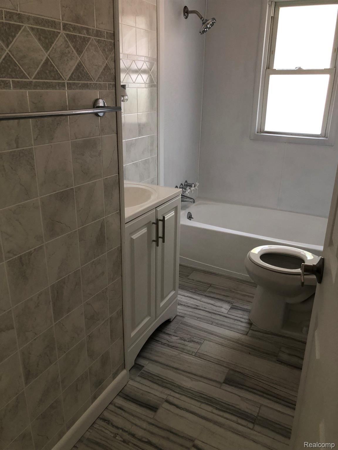 21648 Waltham Road Warren, MI 48089 - Photo 5 of 18 IMG_5300.JPEG