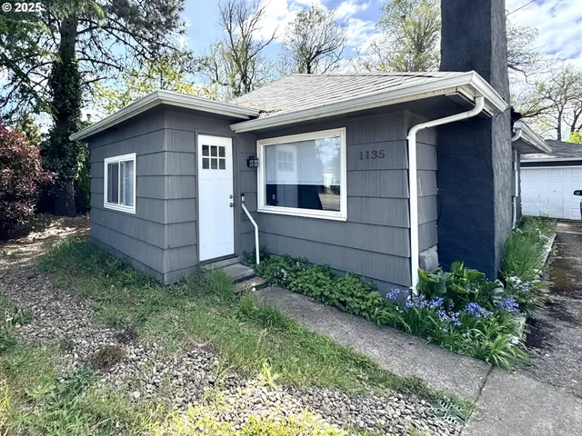 $300,000 | 1135 Monmouth Street, Independence, OR 97351