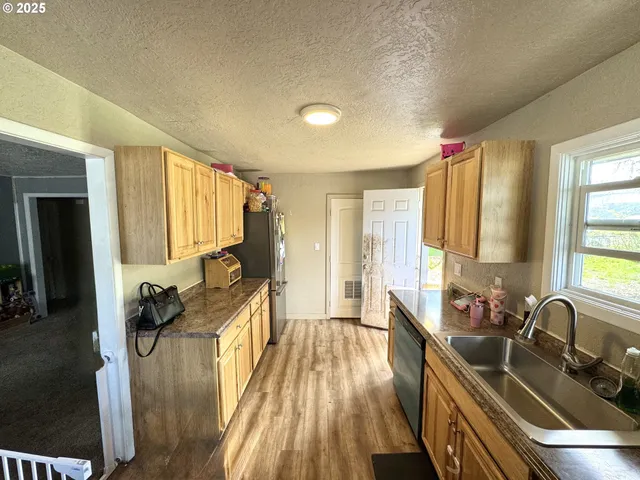 $300,000 | 1135 Monmouth Street, Independence, OR 97351