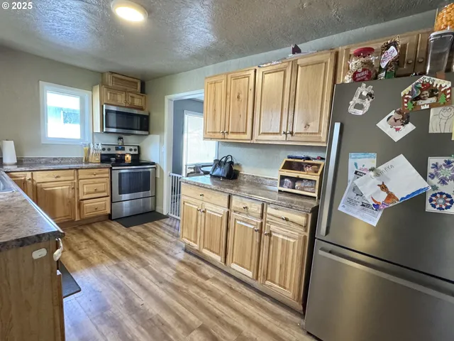 $300,000 | 1135 Monmouth Street, Independence, OR 97351