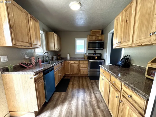 $300,000 | 1135 Monmouth Street, Independence, OR 97351