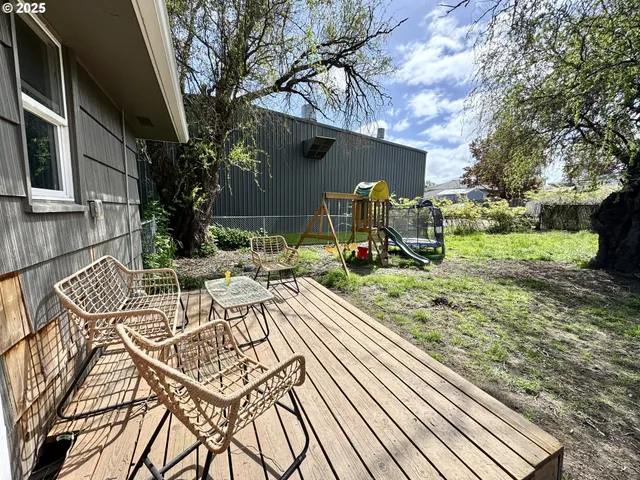 $300,000 | 1135 Monmouth Street, Independence, OR 97351