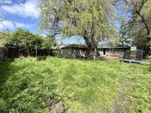 $300,000 | 1135 Monmouth Street, Independence, OR 97351