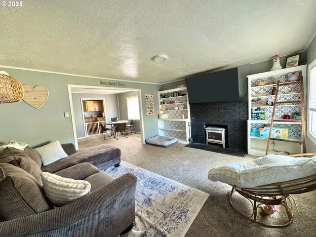 $300,000 | 1135 Monmouth Street, Independence, OR 97351