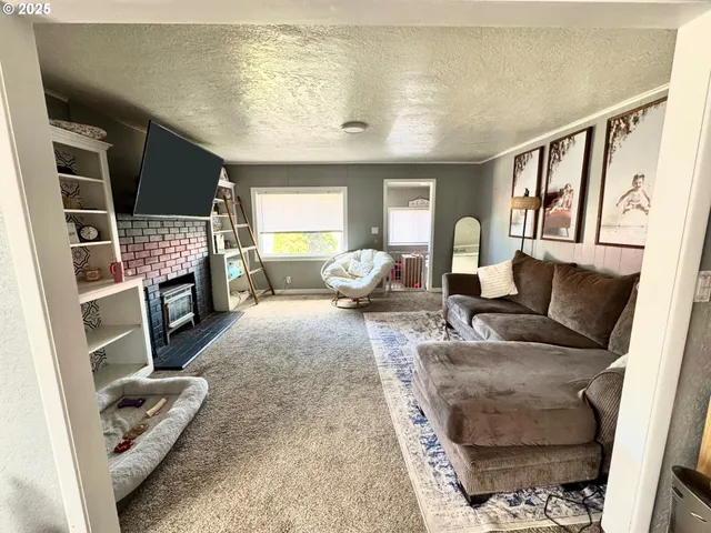 $300,000 | 1135 Monmouth Street, Independence, OR 97351