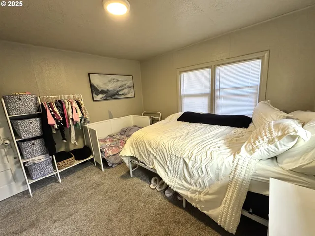 $300,000 | 1135 Monmouth Street, Independence, OR 97351