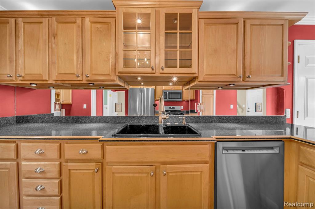 1175 Pine Ridge Court Rochester Hills, MI 48306 - Photo 10 of 37