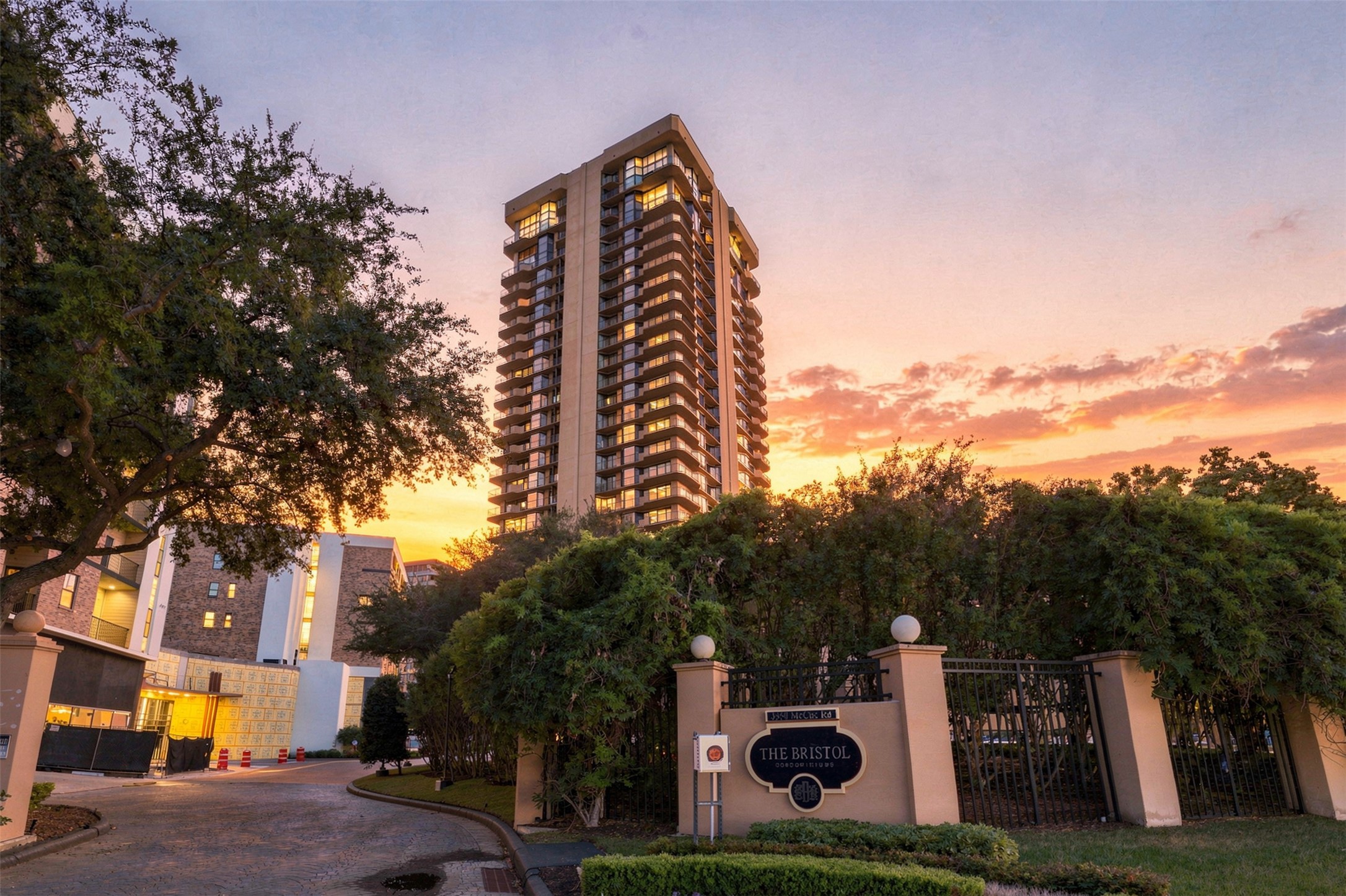 3350 McCue Road, Unit 1602 Houston, TX 77056 - Photo 2 of 34 Gallery Image 2