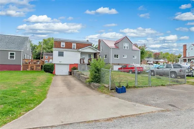 a front view of house with outdoor space and street view