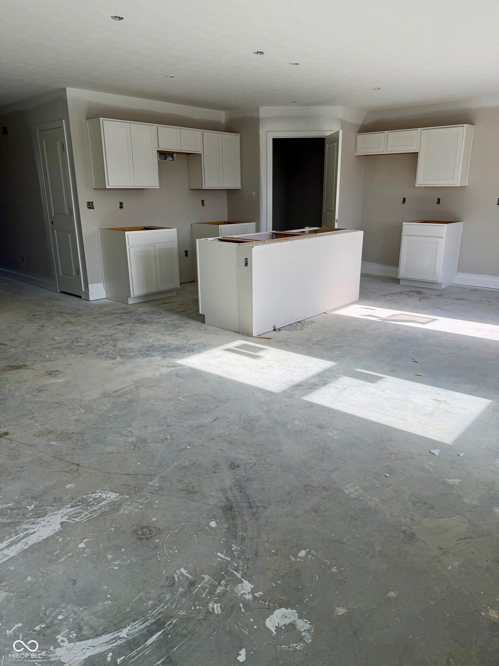 6815 Henley Way Indianapolis, IN 46221 - Photo 4 of 9