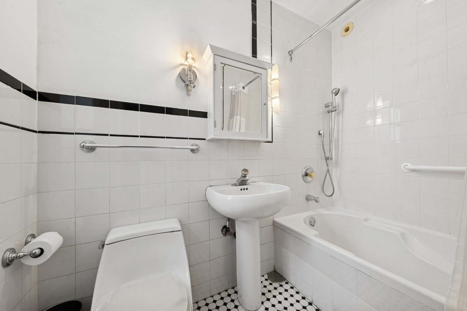 2440 North Lakeview Avenue, Unit 11D Chicago, IL 60614 - Photo 11 of 21