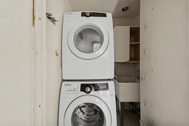 $475,000 | 2440 North Lakeview Avenue, Unit 11D, Chicago, IL 60614