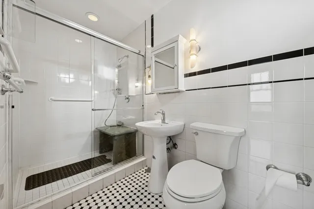 $475,000 | 2440 North Lakeview Avenue, Unit 11D, Chicago, IL 60614