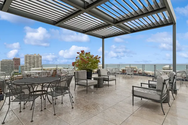 $475,000 | 2440 North Lakeview Avenue, Unit 11D, Chicago, IL 60614