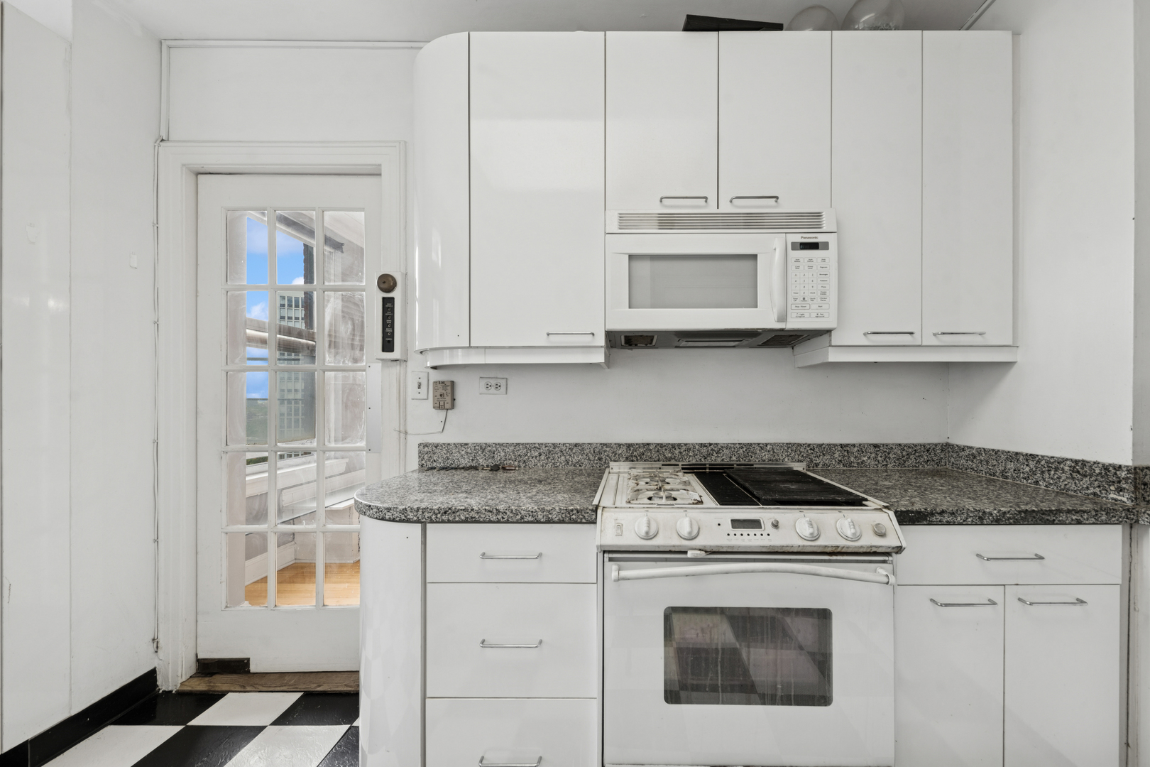 2440 North Lakeview Avenue, Unit 11D Chicago, IL 60614 - Photo 6 of 21