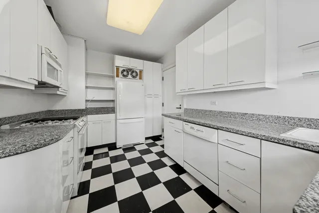 $475,000 | 2440 North Lakeview Avenue, Unit 11D, Chicago, IL 60614