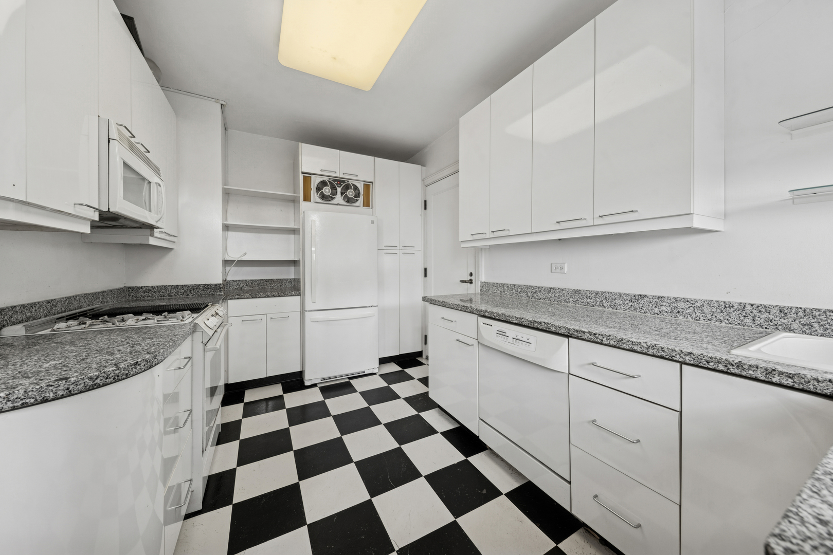 2440 North Lakeview Avenue, Unit 11D Chicago, IL 60614 - Photo 7 of 21