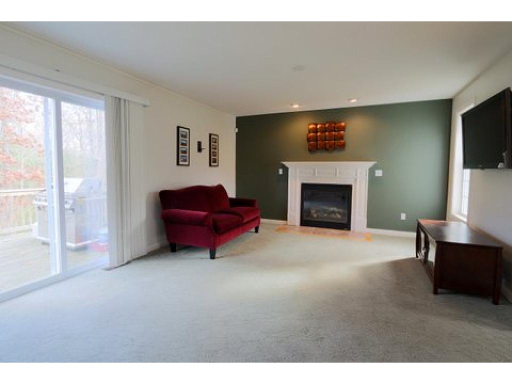 144 South Ridge Drive Manchester, NH 03109 - Photo 6 of 23 Gallery Image 6