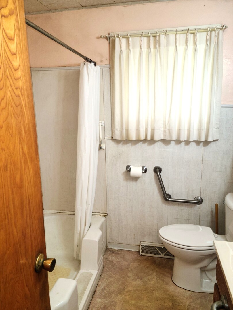 218 Princeton Street Addison, IL 60101 - Photo 11 of 30 Gallery Image 11