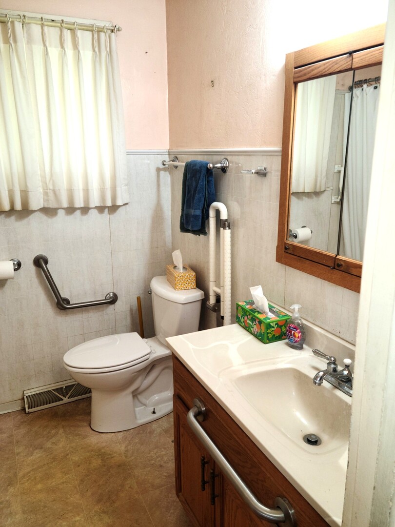 218 Princeton Street Addison, IL 60101 - Photo 10 of 30 Gallery Image 10