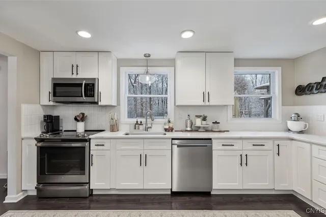 $379,900 | 4265 Inverrary Drive, Clay, NY 13090