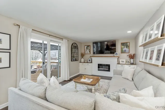 $379,900 | 4265 Inverrary Drive, Clay, NY 13090