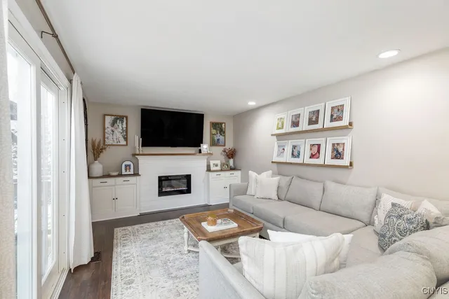 $379,900 | 4265 Inverrary Drive, Clay, NY 13090