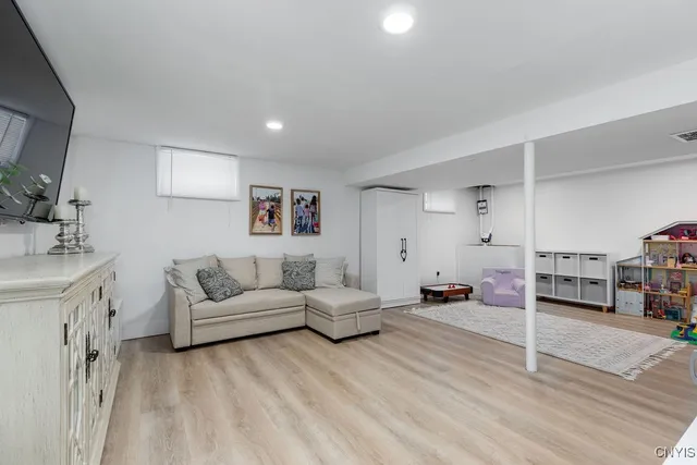 $379,900 | 4265 Inverrary Drive, Clay, NY 13090