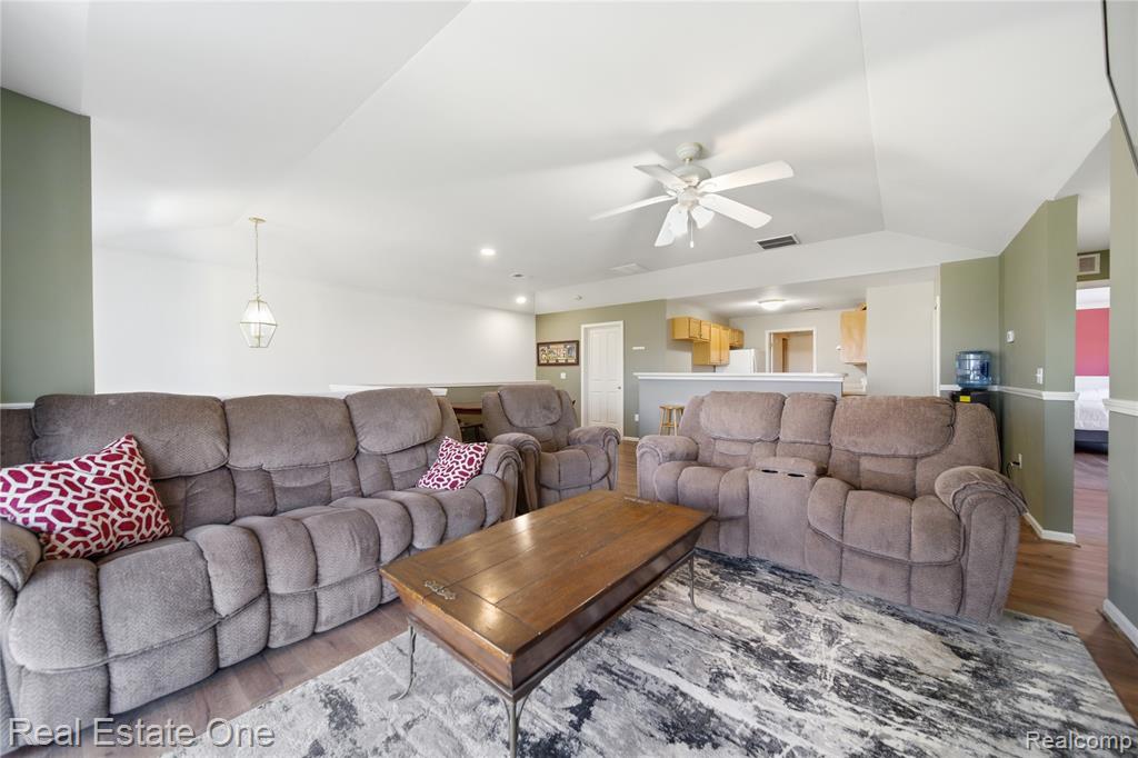 4113 Hampton Ridge Boulevard Howell, MI 48843 - Photo 6 of 28