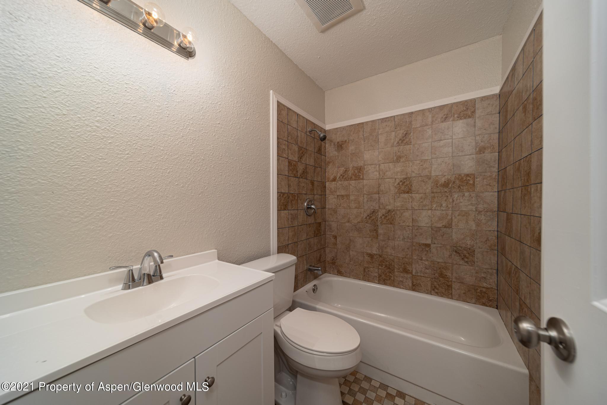 289 Remington Street Rifle, CO 81650 - Photo 8 of 23 289 Remmington Dr-12