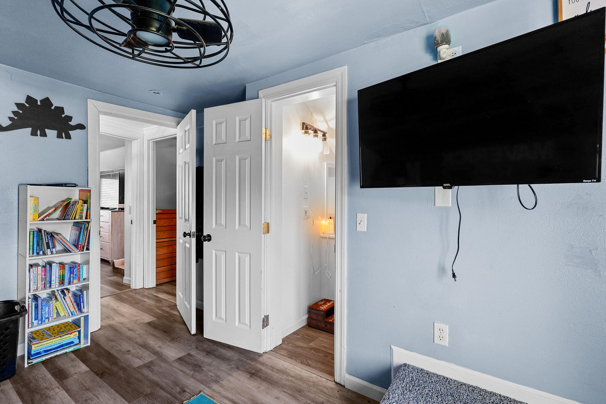 28093 Highway 44 Shingletown, CA 96088 - Photo 15 of 42 a view of an entryway with wooden floor