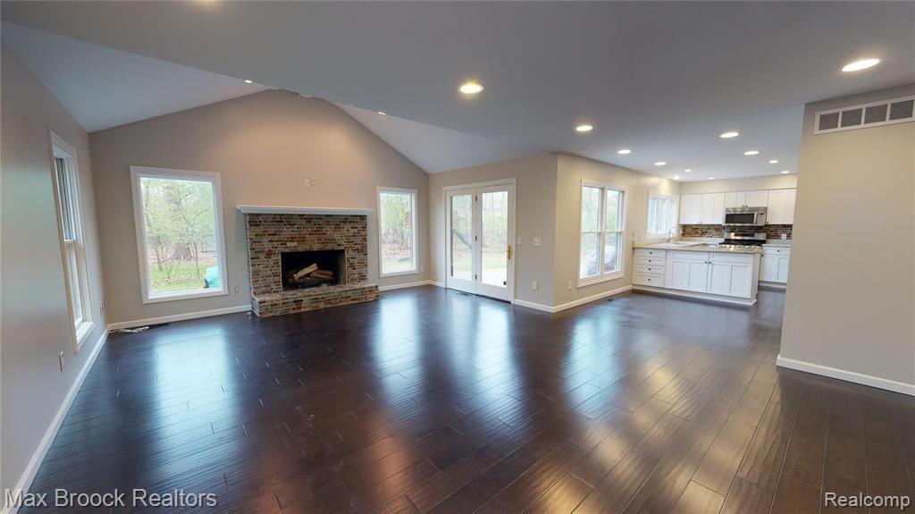 4990 Arrowhead Road West Bloomfield, MI 48323 - Photo 4 of 48