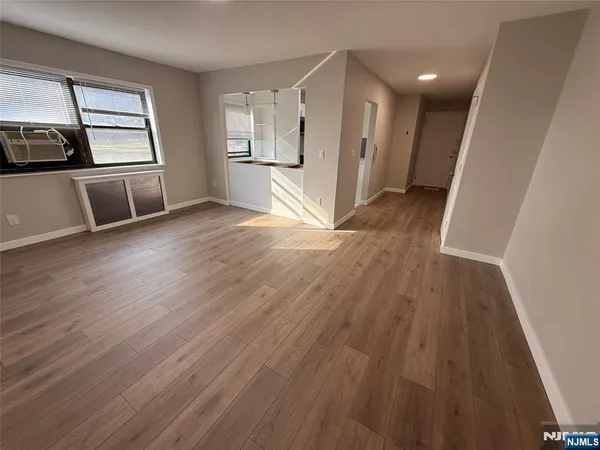 $2,000 | 400 Park Place, Unit 1F, Fort Lee, NJ 07024