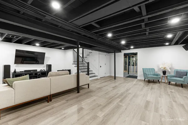 a view of livingroom with furniture
