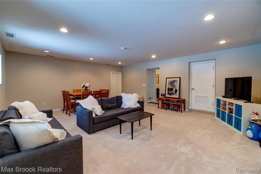 6865 Halyard Road Bloomfield Hills, MI 48301 - Photo 41 of 49