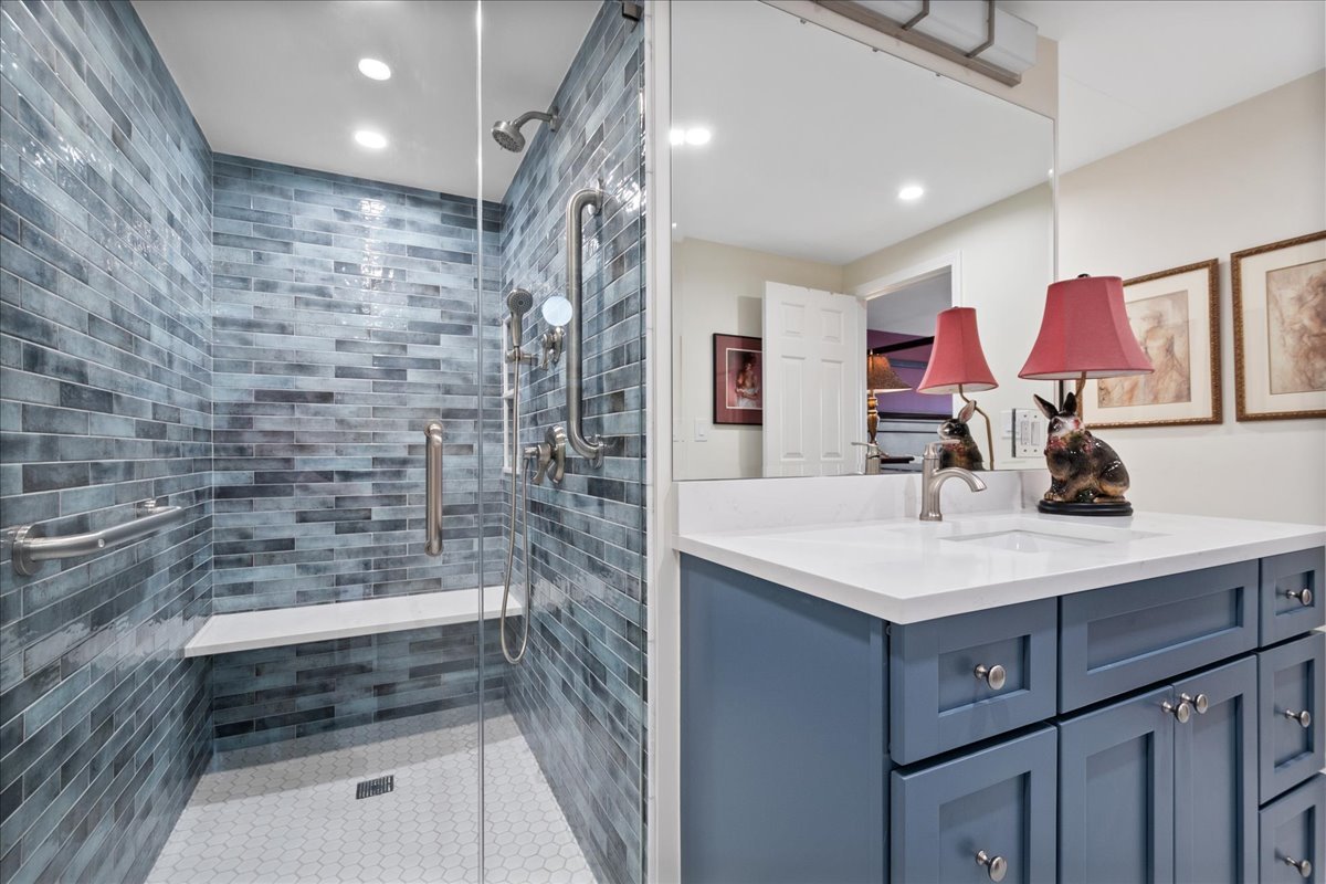 22 Park Lane, Unit 220 Park Ridge, IL 60068 - Photo 16 of 34