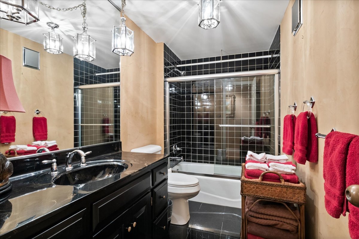 22 Park Lane, Unit 220 Park Ridge, IL 60068 - Photo 18 of 34