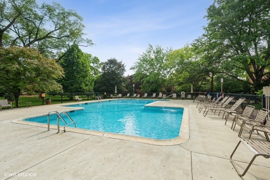 22 Park Lane, Unit 220 Park Ridge, IL 60068 - Photo 28 of 34