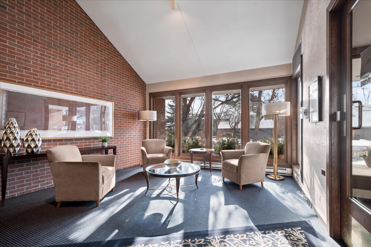 22 Park Lane, Unit 220 Park Ridge, IL 60068 - Photo 4 of 34